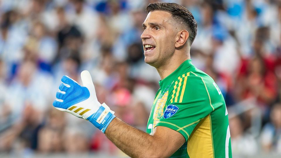 Emiliano Martinez in goal for Argentina
