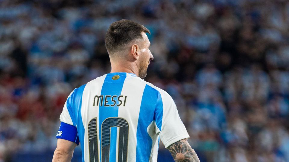 Messi from behind in Argentina number 10