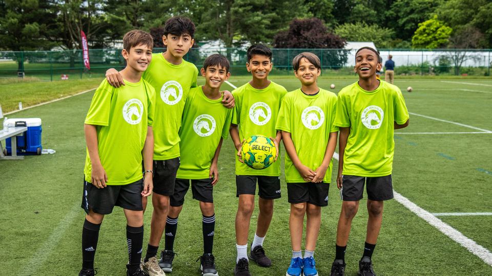 Young players in green Real Central shirts